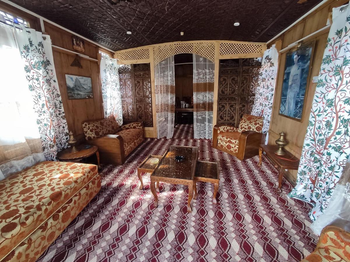 Houseboat Young Balmoral Castle Srīnagar Kültér fotó
